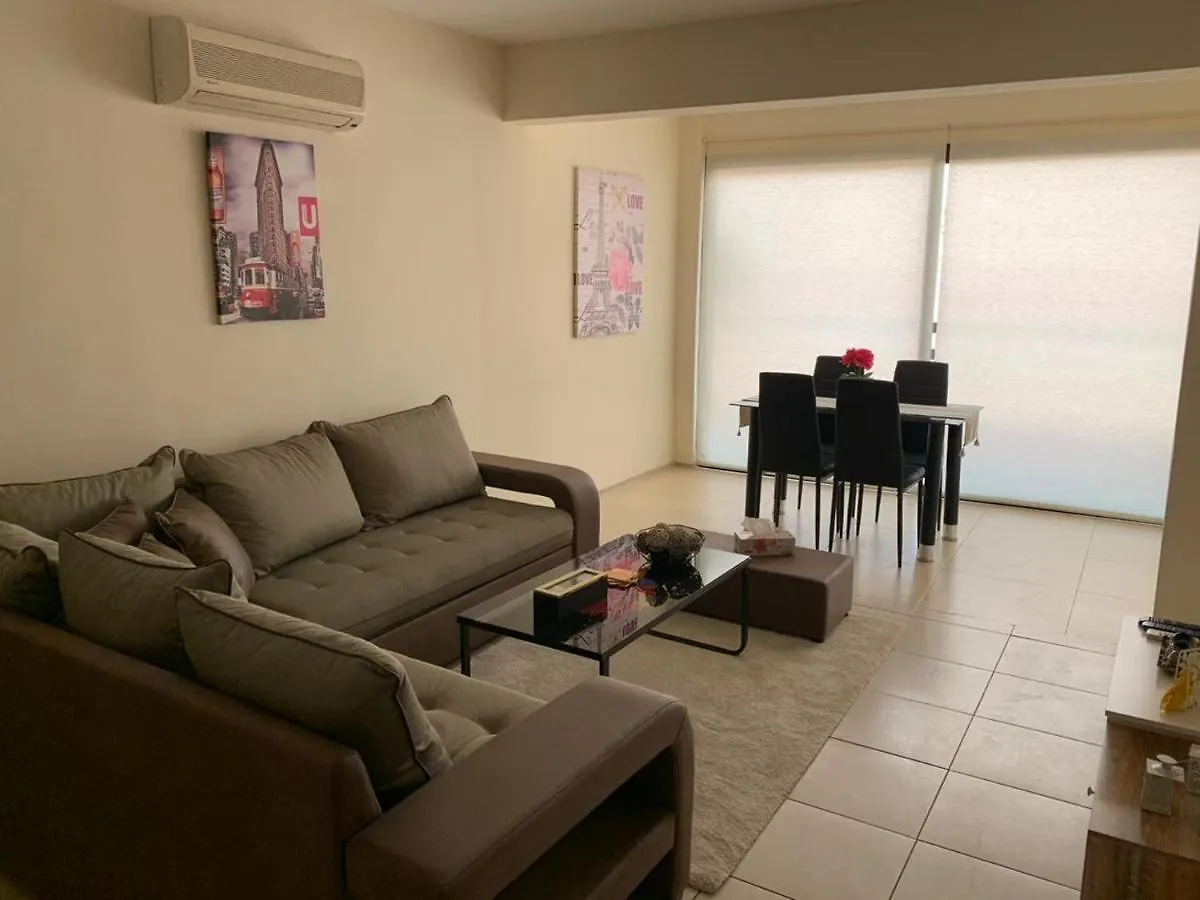 Sabine - Finikoudes 102 Apartman Lárnaka