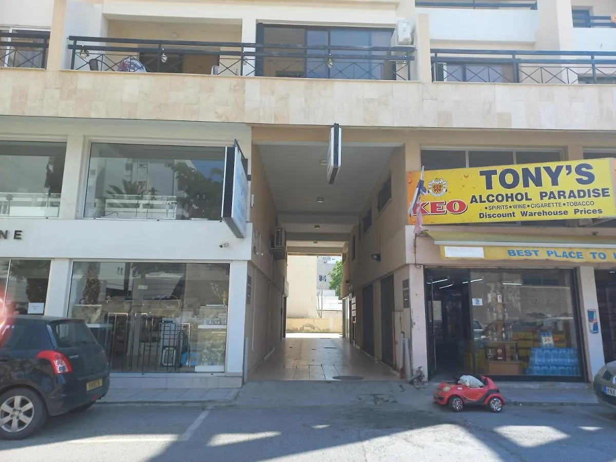 Apartament Sabine - Finikoudes 102 Larnaca 0*,  Cypr
